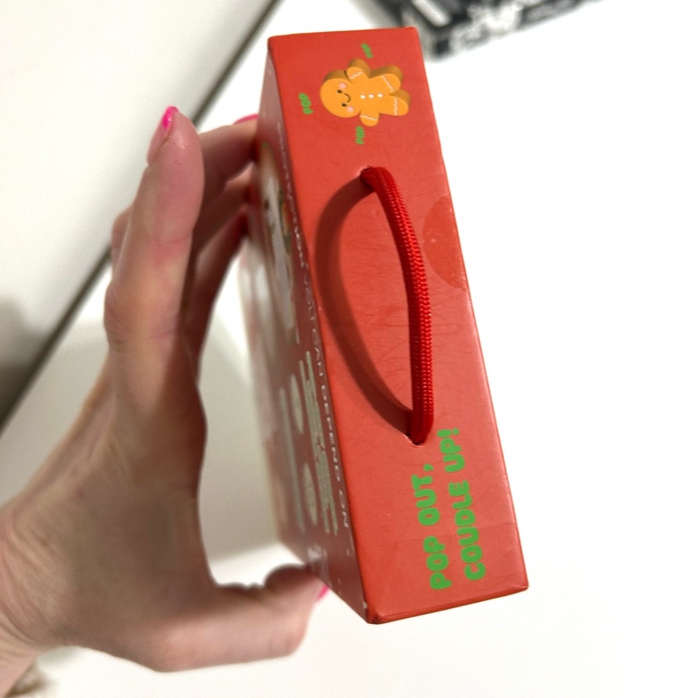 Artikl Poppet iPhone Case 16 Pro Max gingerbread man‎ stand NWT - Picture 2 of 4